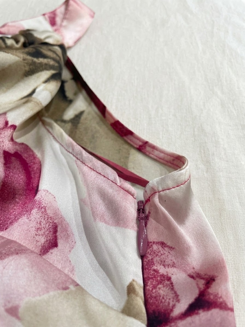 White House Black Market Fuchsia Floral Halter Top - Size S - Picture 4 of 7